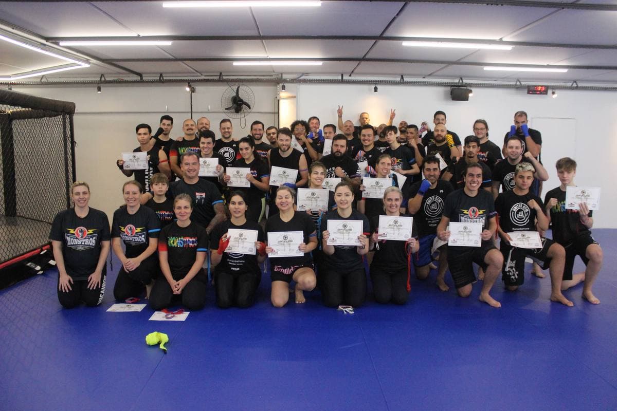 Turma da graduação de Muay Thai na United Gym